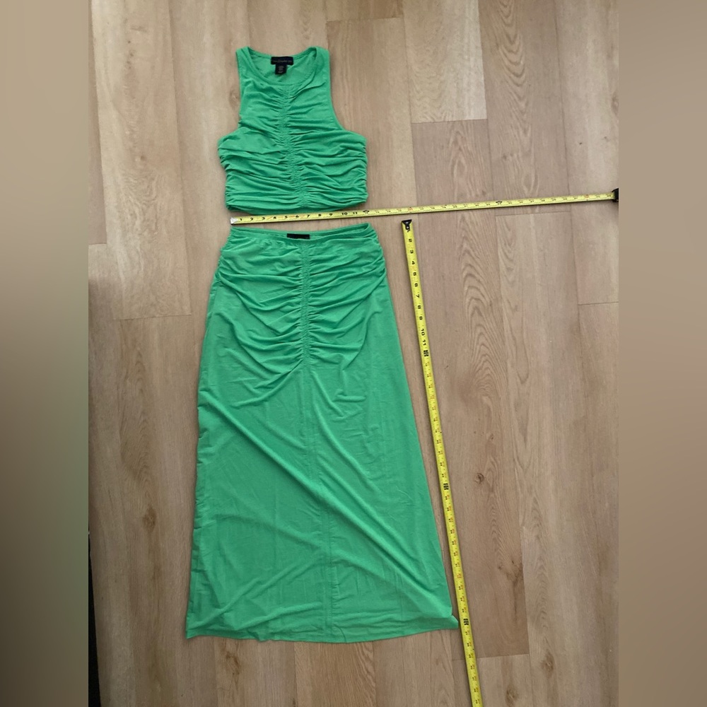 HOUSE OF HARLOW 1960 2 Pc Ruched Neon Green Crop Top & Maxi Bodycon Skirt Set